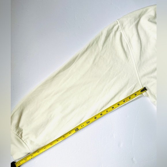 Disney White Crewneck Sweater Women’s Sz 2X with Minnie Mouse Design - Picture 12 of 12